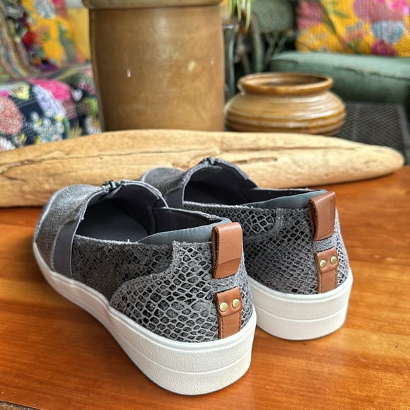Ryka Vivvi slip-on sneaker gray snake embossed. Size 10 - Picture 5 of 9